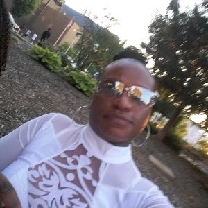 Meet your Posher, Lucretia